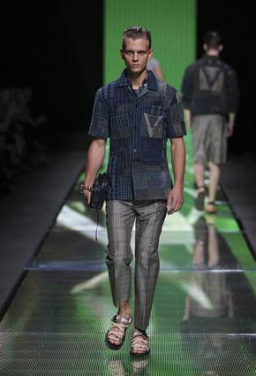 Louis Vuitton تكشف عن مجموعة ربيع صيف 2013 في دبي